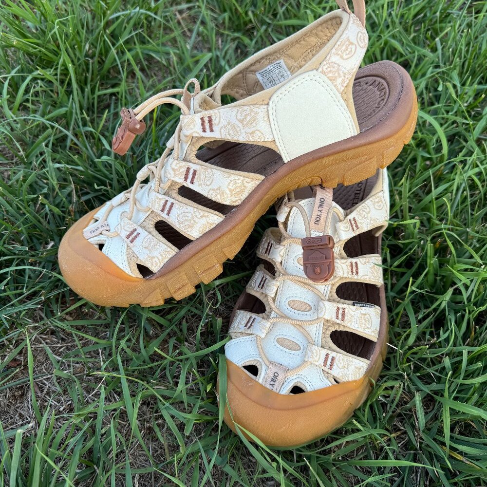 Keen Women's Newport Retro Smokey Bear sandals 8.5 NWOT